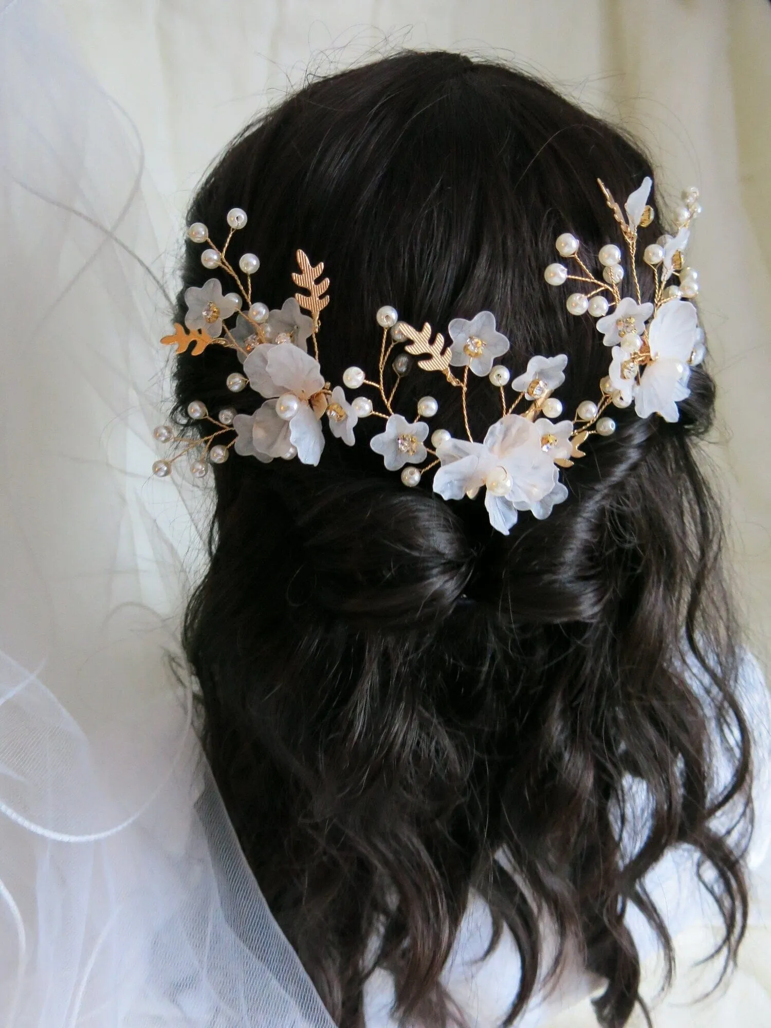 White Flower Hairclip 3 PC Set, Wedding Floral Petal Hair Clips, Bridal Gold Wire Alligator Hairclips